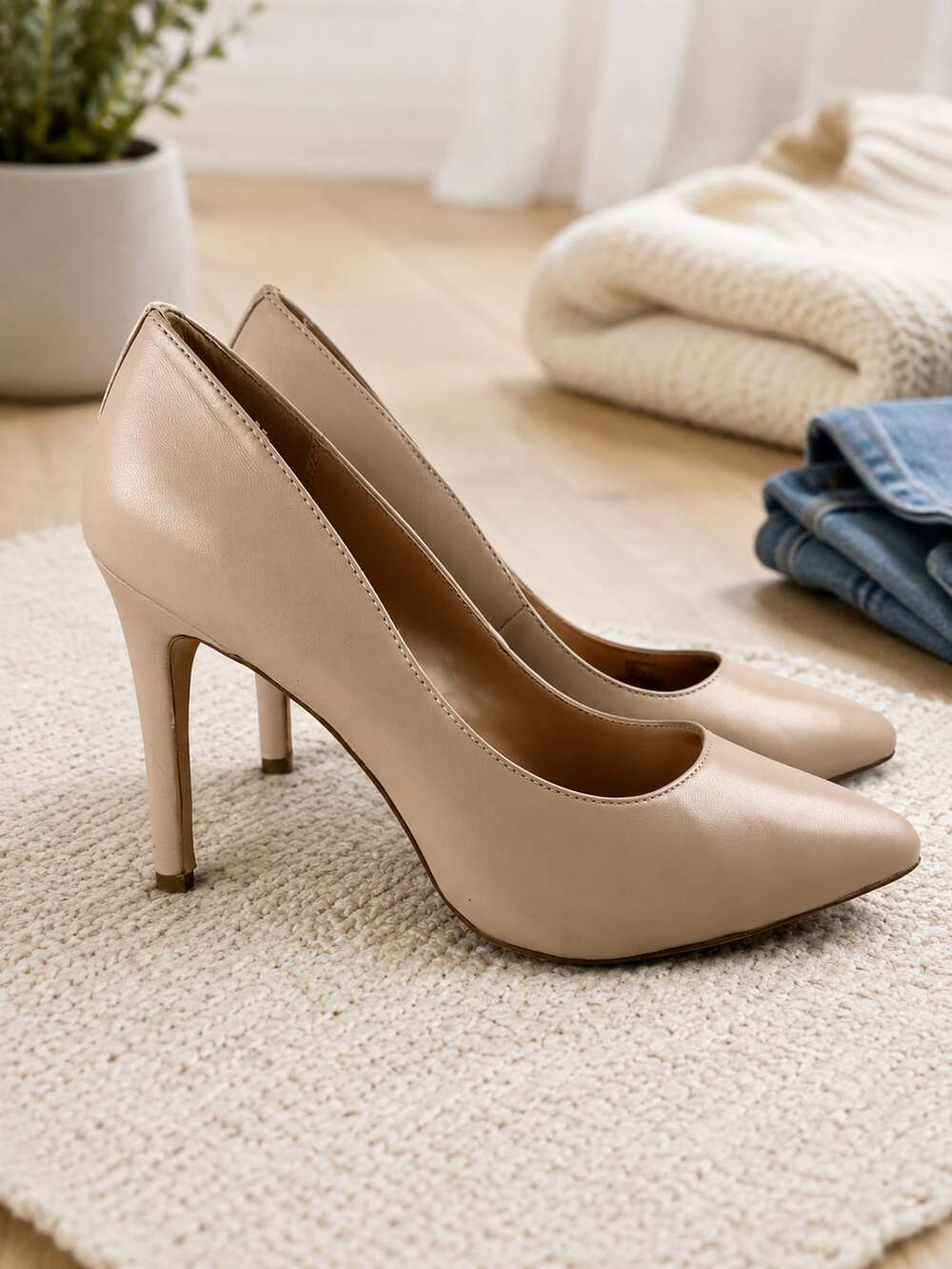 BCBGeneration Heidi Nude Leather Pointed Toe Pumps Womens Size 10B Classic